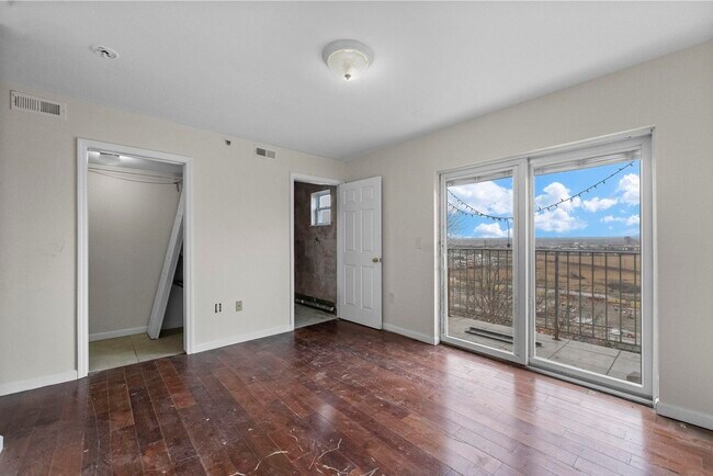 Building Photo - 2207-2209 Grand Ave