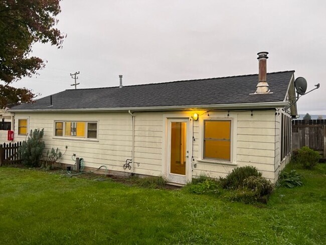 Building Photo - 3030 Park St