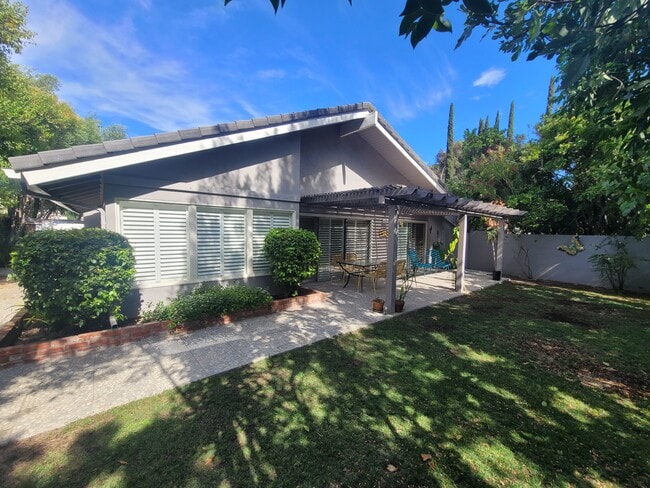 Building Photo - 1081 Triunfo Canyon Rd
