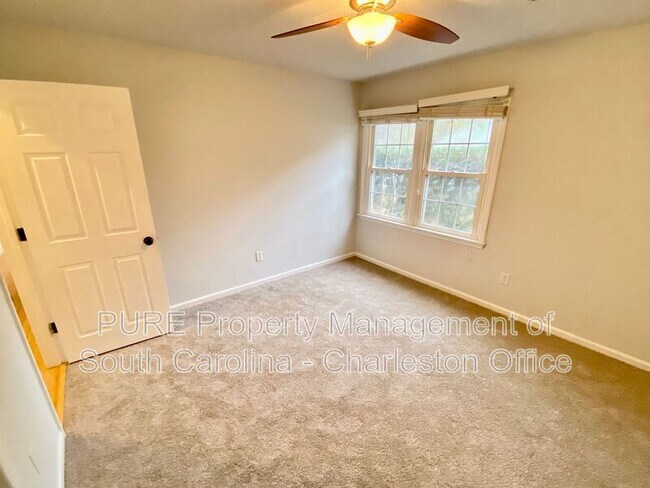 Building Photo - 7648 Hillview Ln