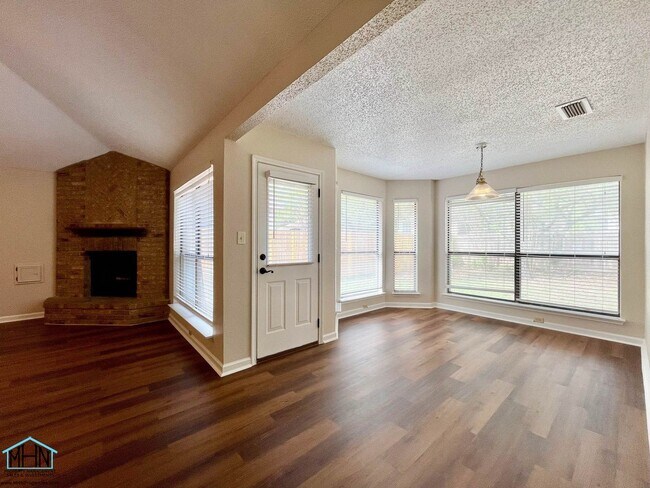 Building Photo - 1627 Firwick Dr