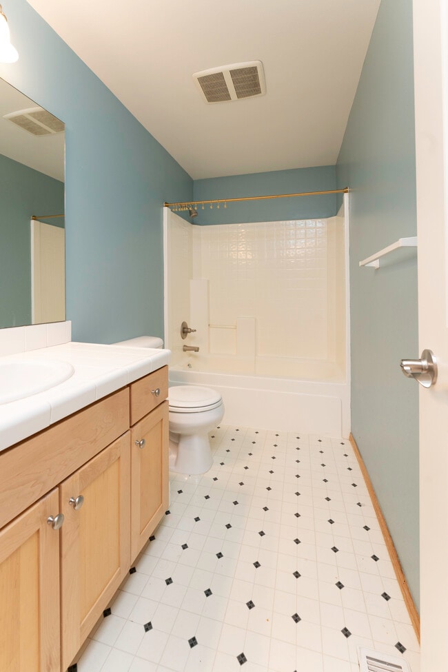 Building Photo - 1625 S Weller St