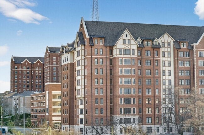 Building Photo - 1900 12th Ave S