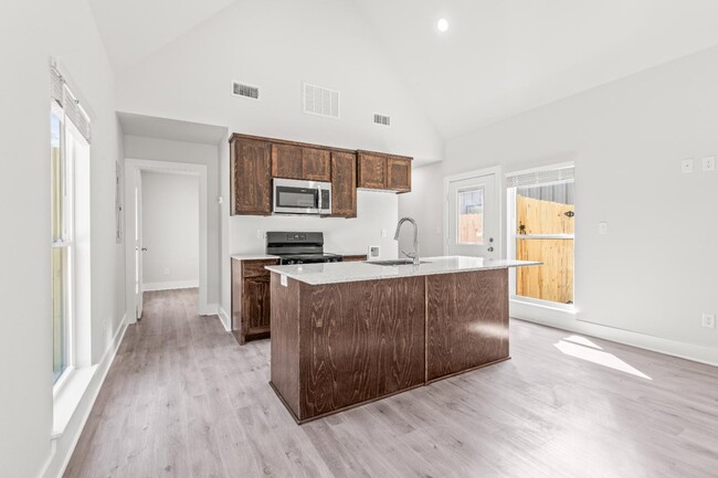 Building Photo - 20048 County Rd 4118