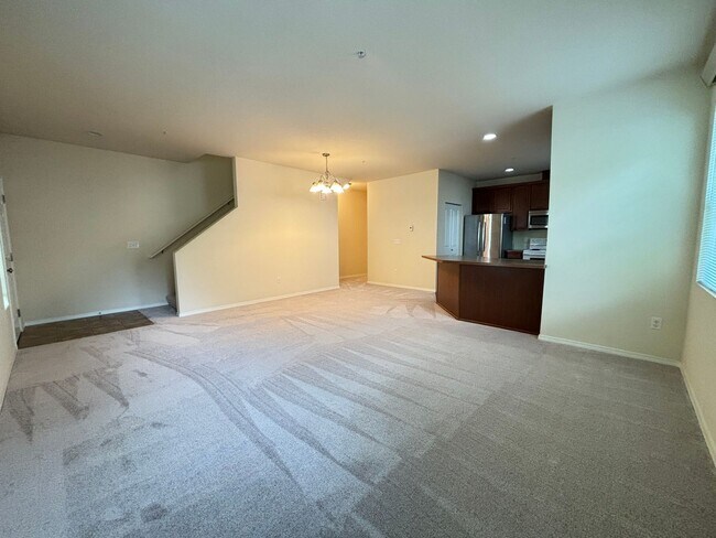 Building Photo - 3 Bedroom Condo in Dupont