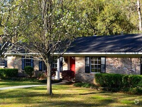 Building Photo - Beautiful brick home in a great neighborhood!