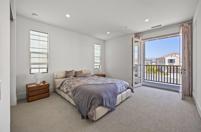 Building Photo - 135 Oakstone