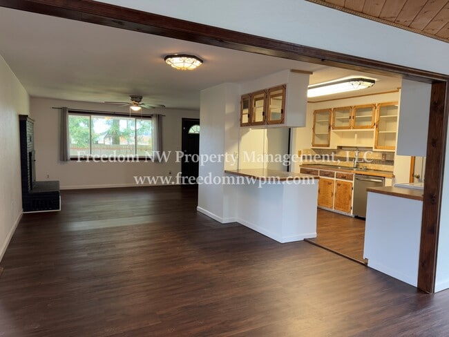 Building Photo - 450 WA-505