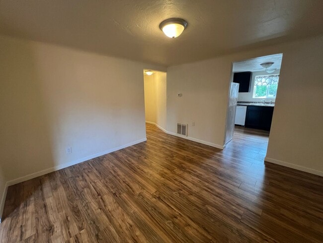 Building Photo - Downtown Bremerton Two Bedroom, Available Now!
