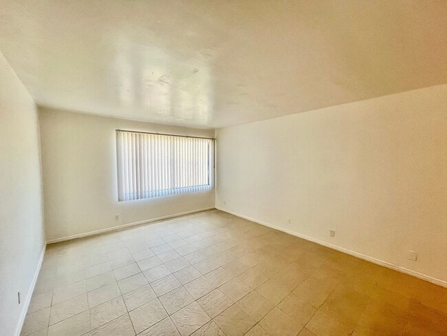 Building Photo - 2BD/2BTH with Central A/C, Private Patio, ...