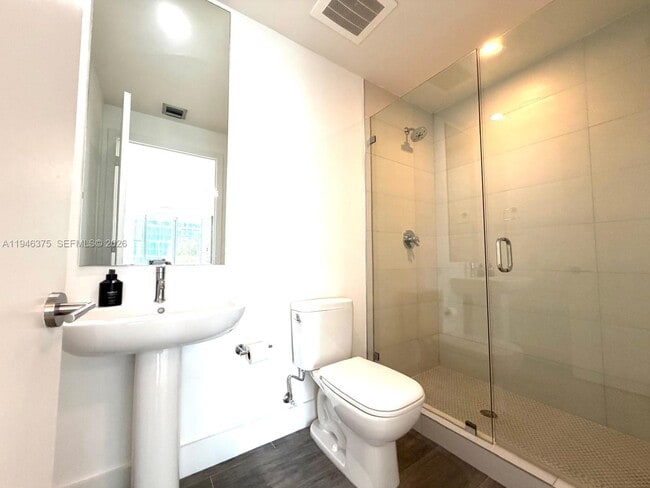 Building Photo - 2900 NE 7th Ave