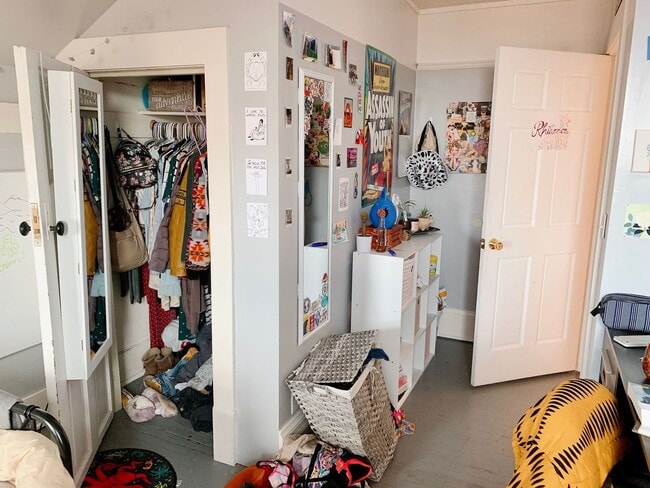 Building Photo - PRELEASING: Classic N Garden 6 bdrm/3 bath near WWU North Campus