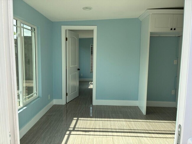 Building Photo - 5 Bedroom 4 Bath House in Garden Grove