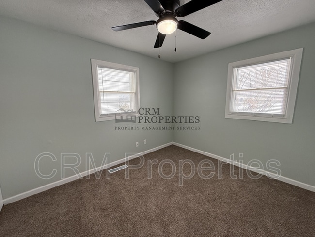 Building Photo - 800 Maumee Dr