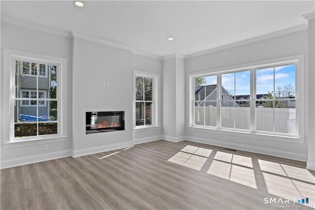 Building Photo - 348 Halley Ave