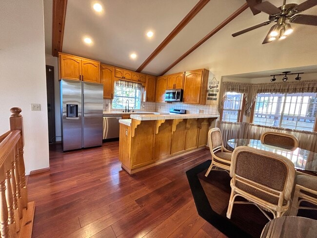 Building Photo - 262 Delle Dr