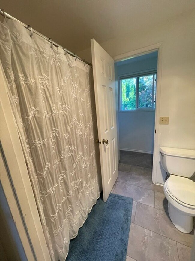 Building Photo - 2-Bedroom 1 1/2-Bathroom duplex