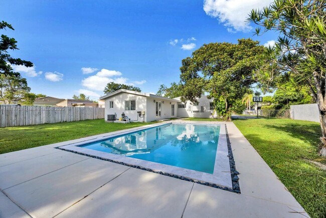 Building Photo - 6700 SW 62nd Ct