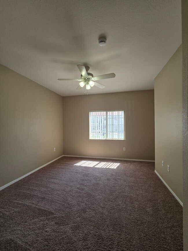 Building Photo - A Fabulous 2 Bedroom Downstairs Condo Cent...