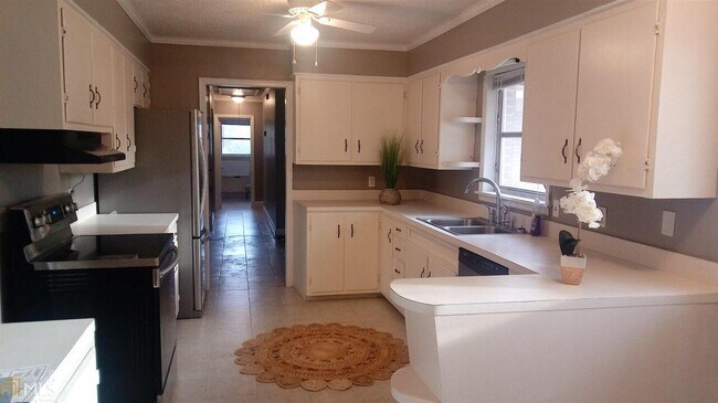 Building Photo - 203 Walnut Dr