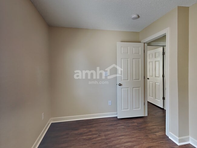 Building Photo - 9734 Lomax Dr