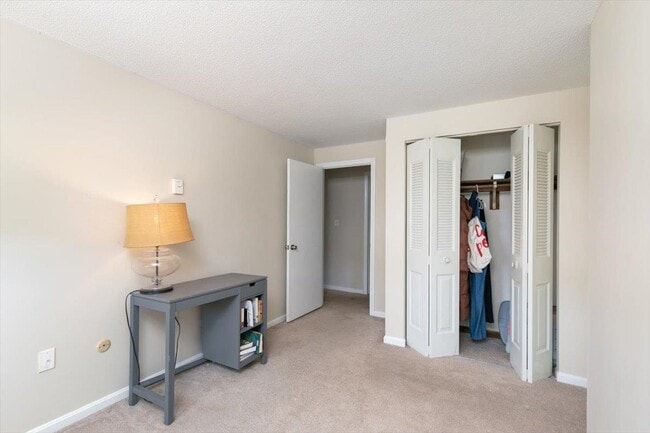 Building Photo - 114 Fieldstone Dr