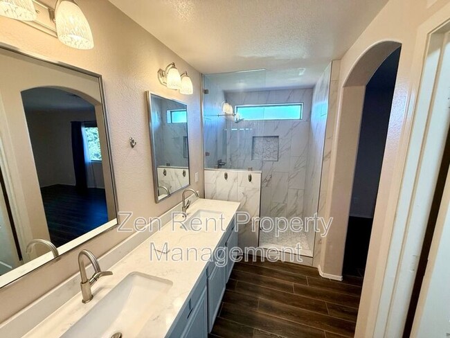 Building Photo - 3870 S Laurel Way