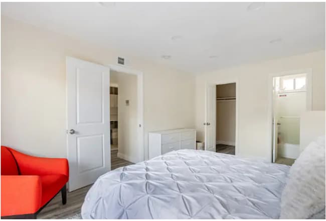 Building Photo - For Rent: Modern 2-Bedroom, 2-Bath Townhouse Apartment