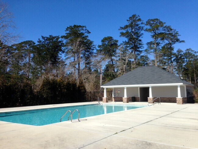 Building Photo - Near new home in comfortable family community