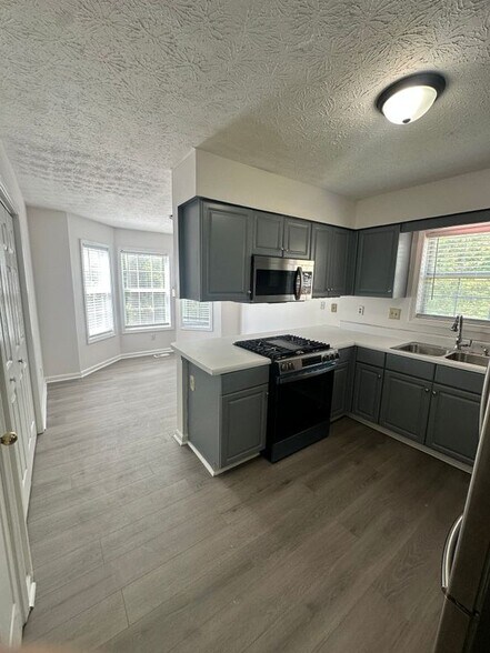 Building Photo - 312 Stillwood Ct