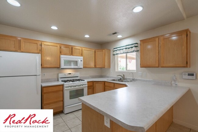 Building Photo - 3 Bed 2 Bath Home in Ivins with Views of Red Mountain