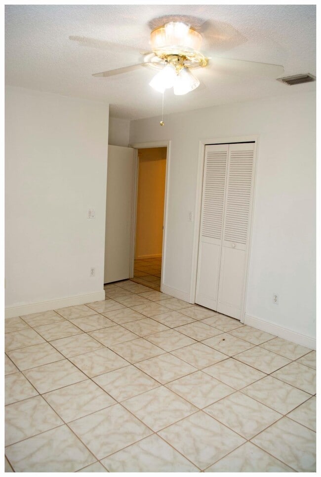 Building Photo - 1061 Goldenrod Rd