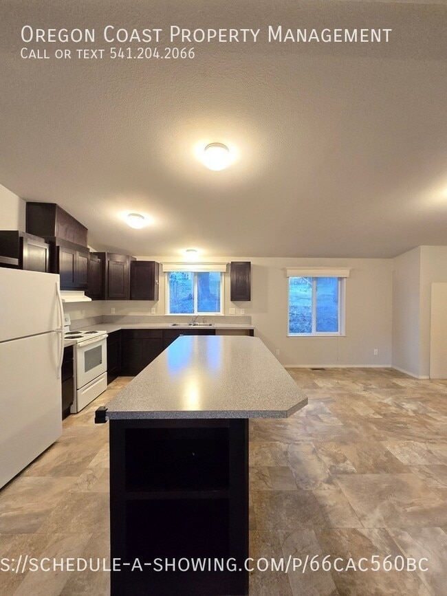 Building Photo - 15 N Hillside Dr