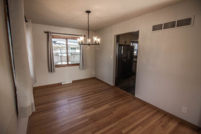 Building Photo - 706 North St