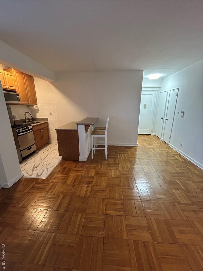 Building Photo - 210 Pelham Rd