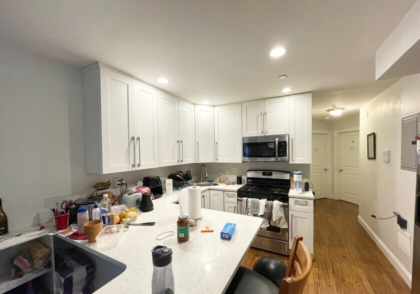 Building Photo - 800 Parker St