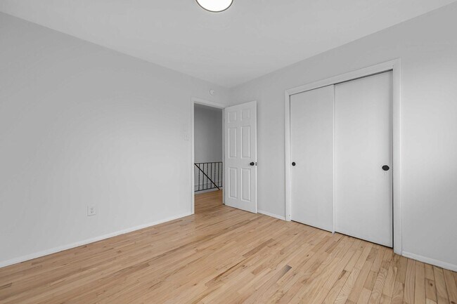 Building Photo - 461 Hale St