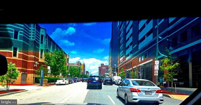 Building Photo - 2012 Mt Royal Terrace