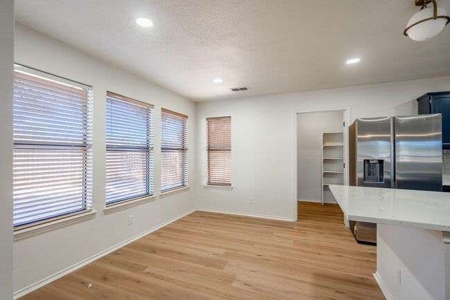 Building Photo - 8121 San Antonio St