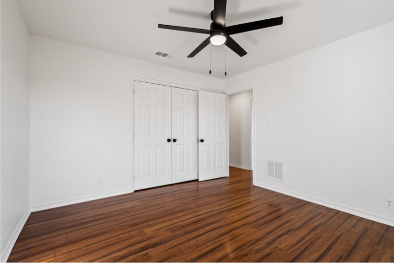 Building Photo - 170 N Meadowbrook Dr