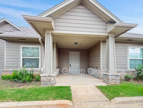Building Photo - 923 SW 92nd St