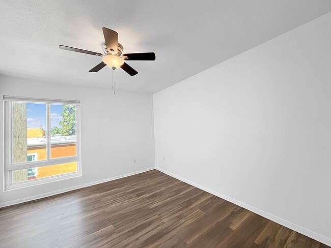 Building Photo - Charming 1BD/1BA Condo in Allied Gardens W...