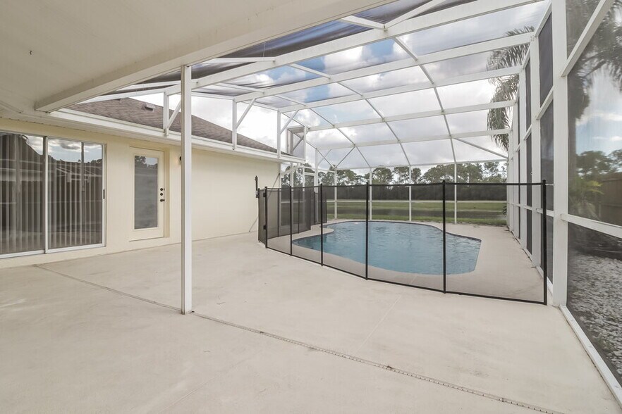 Building Photo - 2833 Picadilly Cir