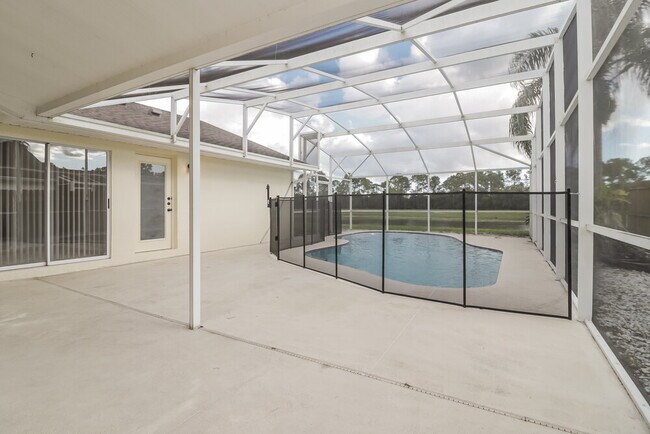 Building Photo - 2833 Picadilly Cir