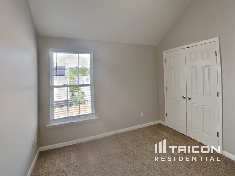 Building Photo - 2531 Cres Forest Dr