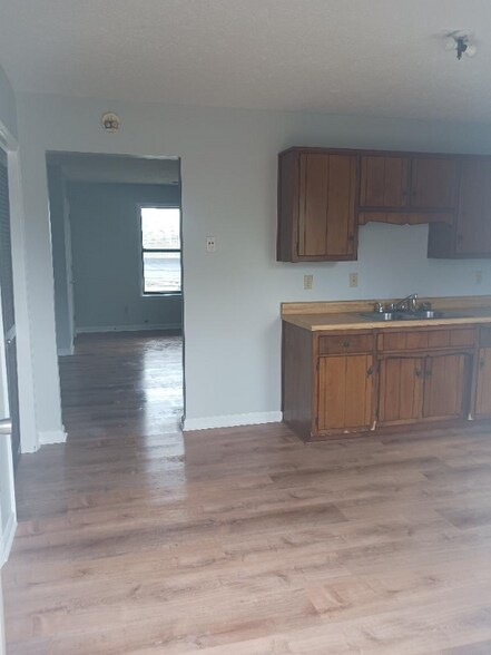 Building Photo - 378 River St