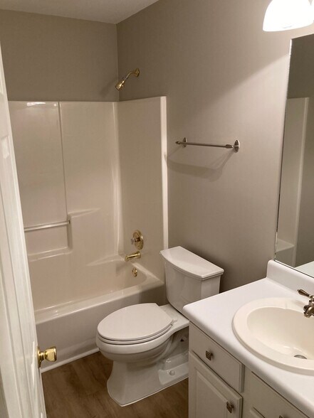 Building Photo - 2328 Leacroft Way