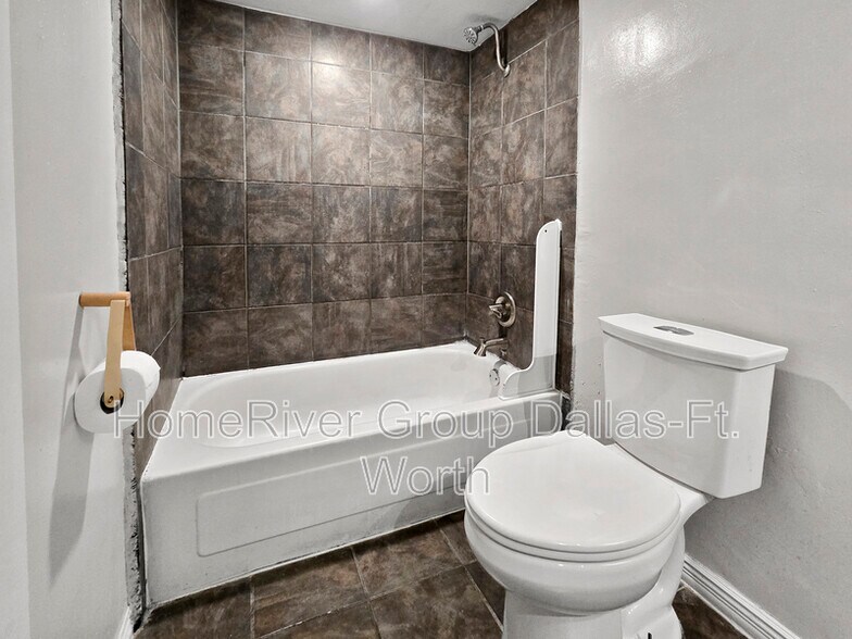 Building Photo - 6620 Eastridge Dr