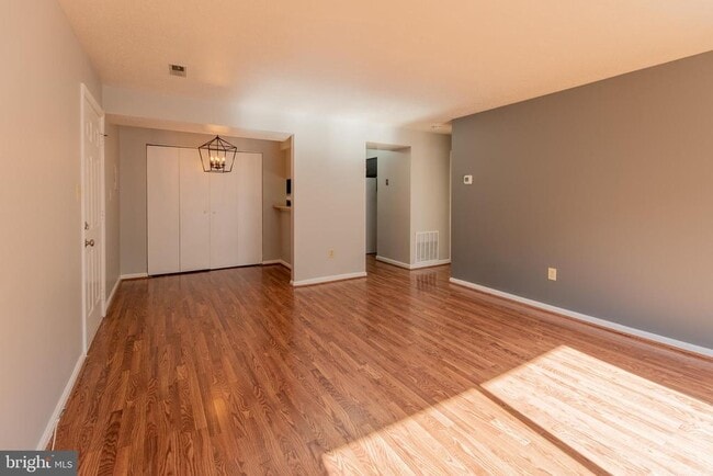 Building Photo - 1625 Carriage House Terrace