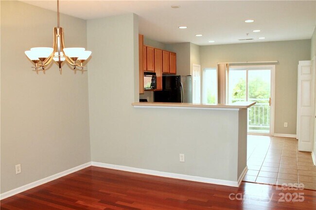 Building Photo - 625 Raphael Place